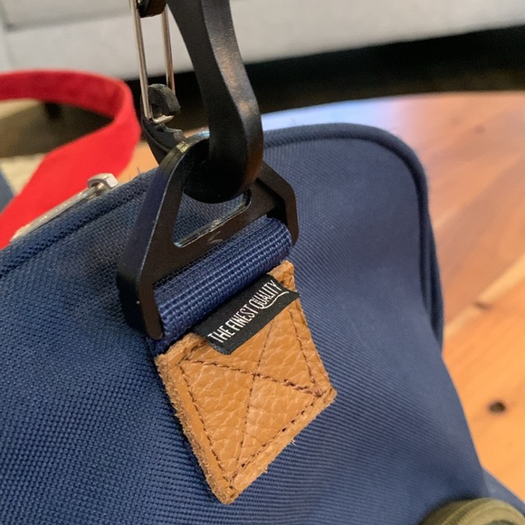 ☀️ Used Herschel Supply Company Blue and Red Duffel Bag - Picture 6 of 14